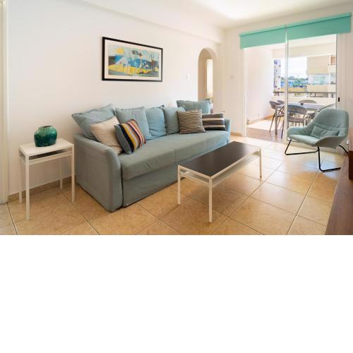 Boris Mackenzie 2 Bedroom Flat with Pool