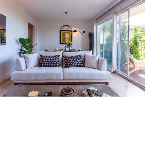 Bosphorus Panoroma Designer Suite, optional butler