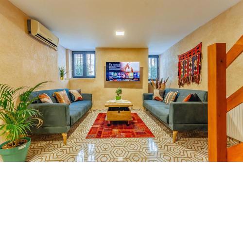 Bossy Apartment 2