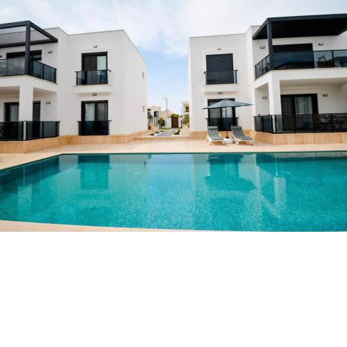 Brand New 2 Bedroom Garden Floor Flat with Pool B1