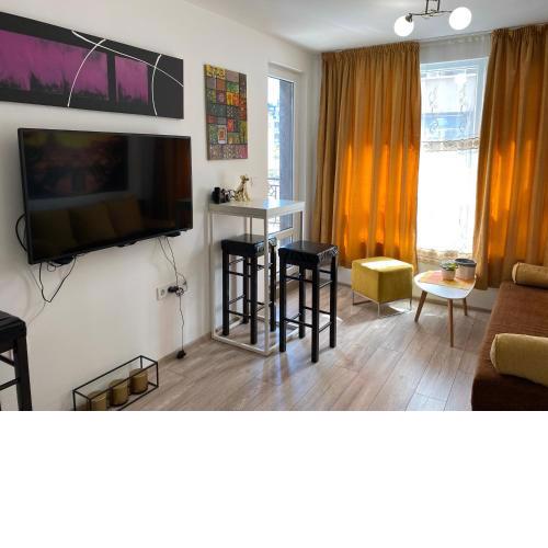Brand New Cozy 1BR flat with AC & FREE street Parking