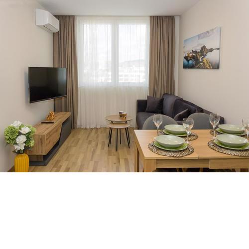 Brand New Modern 1BD Flat In Chayka