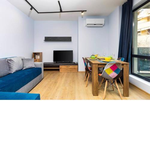 Brand New Modern 1BR Apartment with Private Parking included
