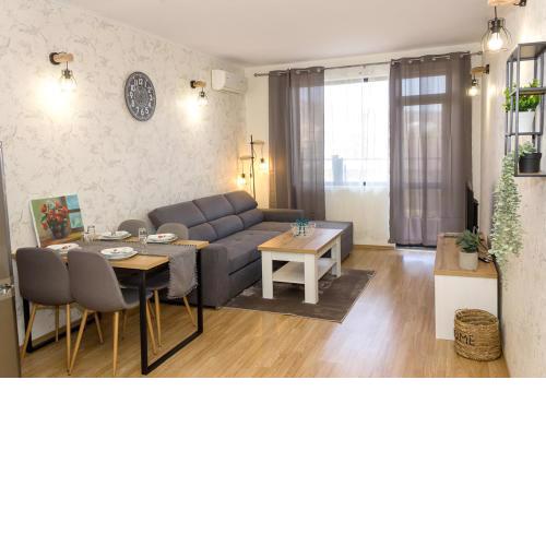 Bright 1-bedroom Flat with Balcony in Golden Sands