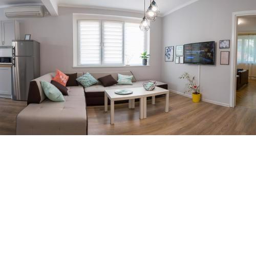 Bright and Cozy 2BD. Flat in Plovdiv City Centre