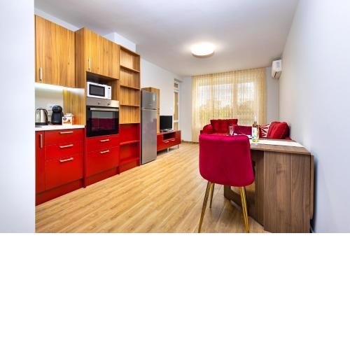 Bright and Cozy Apartment Next to a City Park