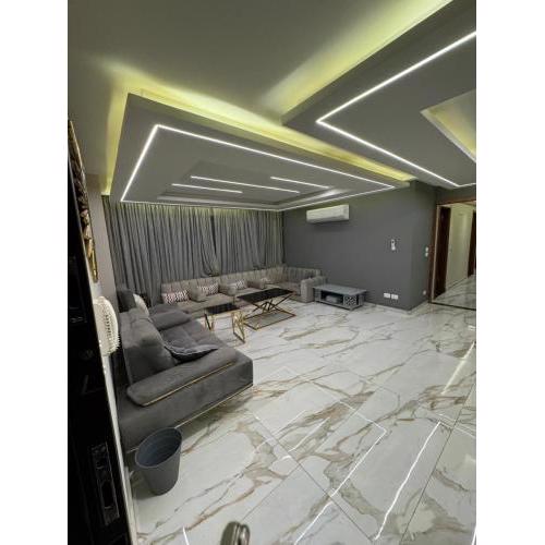 Bright apartment ( شقة واسعة من 3 غرف )