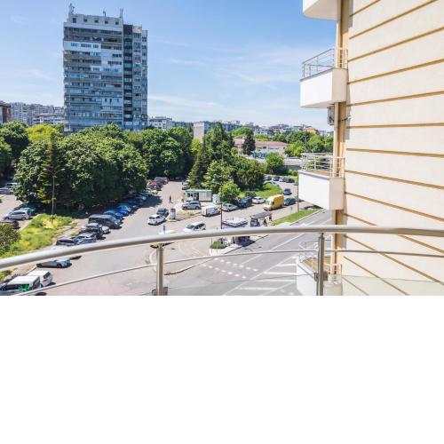 Bright apartment for 5 guests with free parking