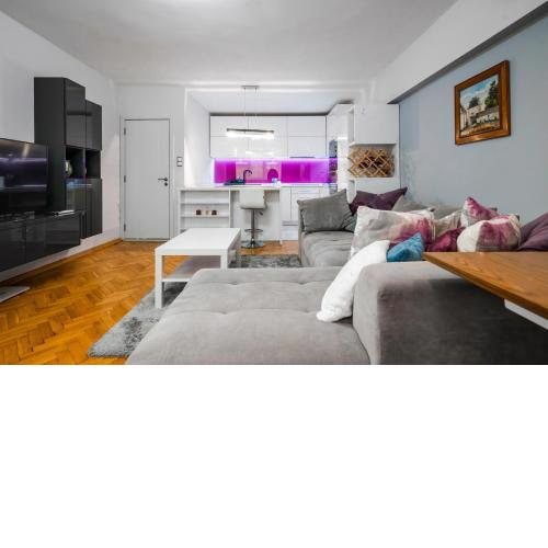 Bright & Central 1BD Flat - Dedicated Work Space