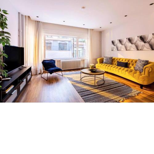 Bright Charming Modern 3bd2bath Balcony! #367