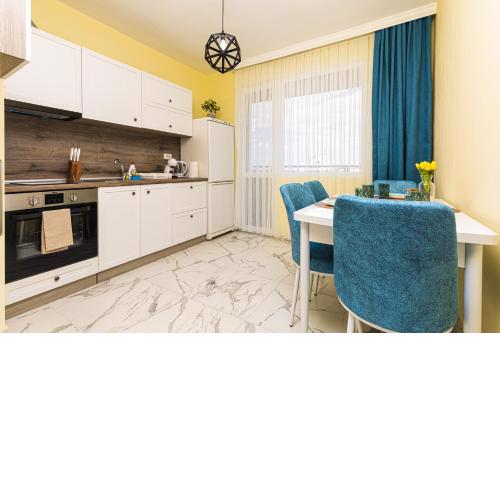 Bright Modern 2BD Apartment with Panoramic View