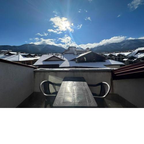 Bright Mountain View Penthouse - 300mbps Wi-fi