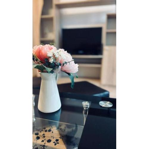 Bright New Apartment With Parking At The Center!