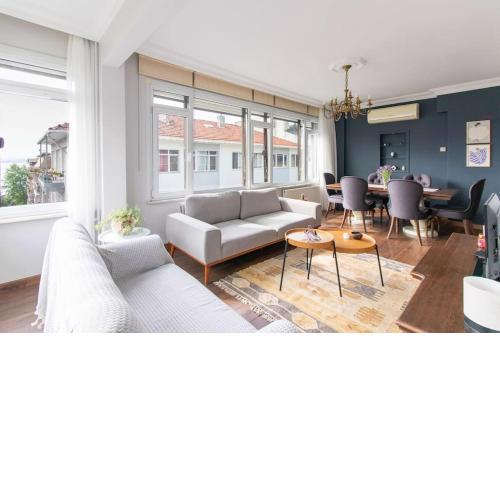 Bright Vibrant 3BR Haven near Sea and Prime Locale
