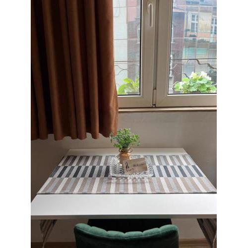 Budapest Digital Nomad Friendly Top Centre Apt