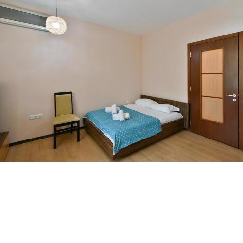 Budget central next to sea garden and beach