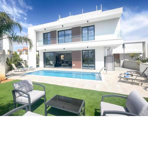 By The Beach - Royal Sapphire Villa
