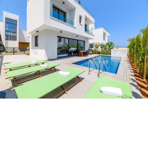 By The Beach - Sunstone Seaview Villa