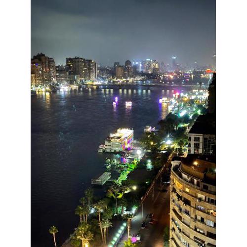 شقة فاخره على النيل c103