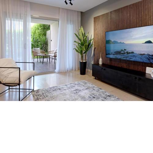Cairo Festival City, Fantastic 2 bedroom apartment and Nanny Room with private Garden