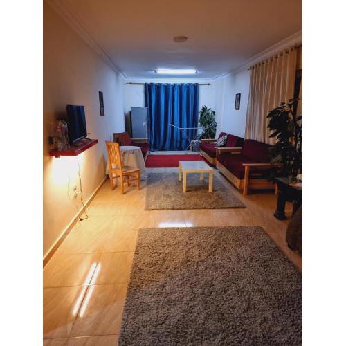 Cairo Nasr City - 15minutes from Airport - private single room with shared bathroom - غرفة مفردة خاصة مع حمام مشترك - chambre simple privée avec salle de bain partagée - одноместный отдельный номер с общей ванной комнатой -