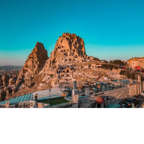 Caldera Cave Hotel & Restaurant