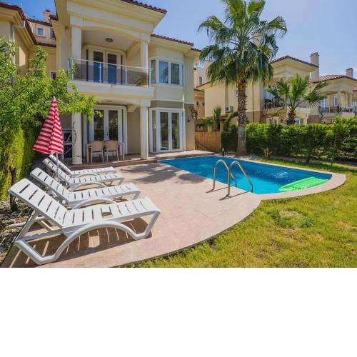 Çalış'ta Denize Sıfır 10 Kişilik Villa Starfish 4