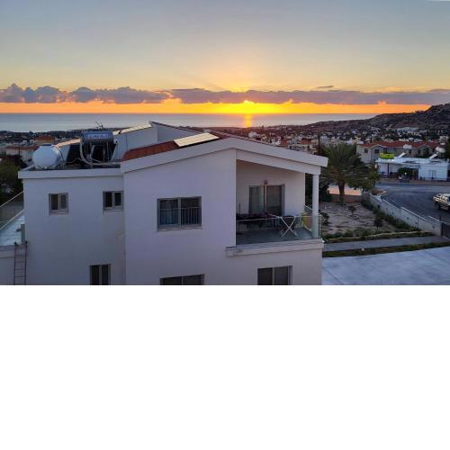 Calm Seaview Nest in Peyia