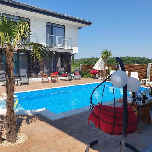 Captain Niko Apartments