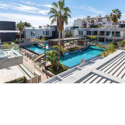 Carmencita Studio B14 with pool & gym