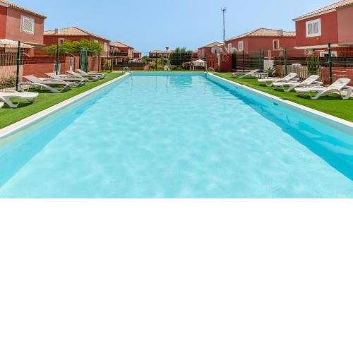 Casa Costa Golf! Terraza privada, orientación sur, fantástica piscina, parking, Wi-Fi