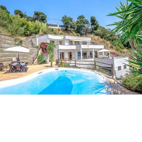 Catalunya Casas Modern Magnificence , only a few km to the beach!