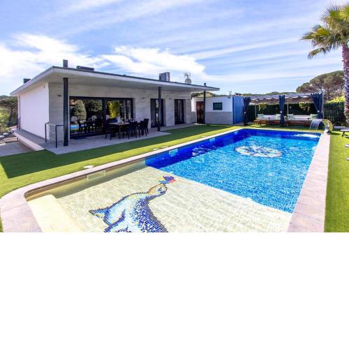 Catalunya Casas Modern Vacation Paradise 'Villa Ainmi' on the Costa Brava!