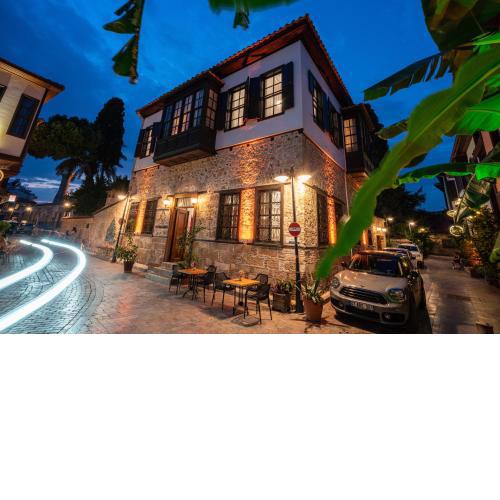 Cedrus Hotel