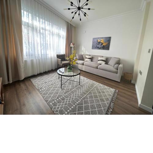 Center of city in Beşiktaş 2 plus 1 with 2 Bathroom and 3 Air Conditioner