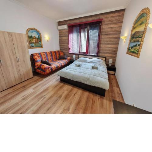 Central 1-BR Apartment