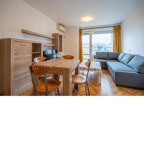 Central 1BDR Private parking