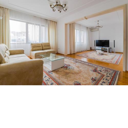 Central 2-BD Bright Apartment in Sofia