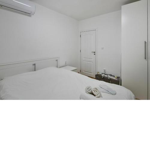 Central 3BR with parking nearby Opera