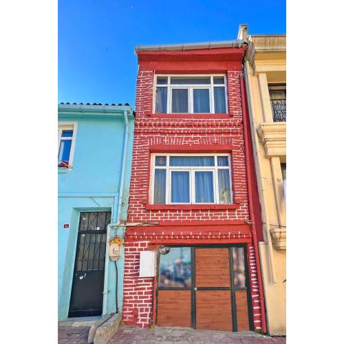Central 5 Bedroom 5 Bathroom, Newly Renovated Villa at the heart of the city