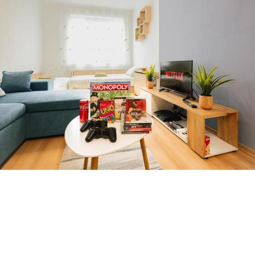 CENTRAL Apartment -Games & PS3- 15 min to NEVSKY CHATHEDRAL