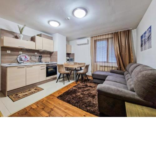 Central Bansko Flat for Rent, Steps from Gondola and Historic Old Town, Perfect for Skiers!