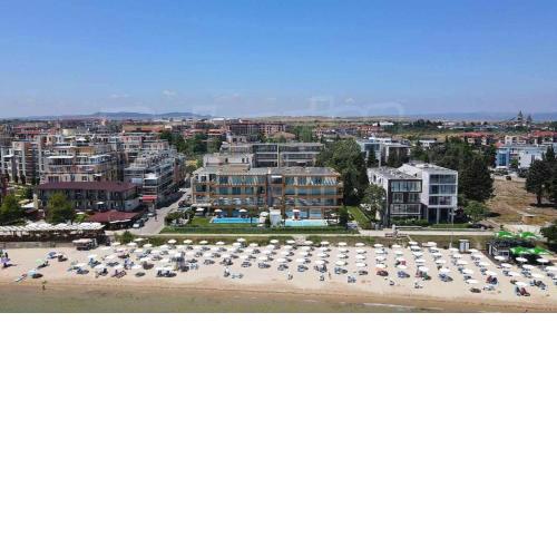 Central Beach Ravda Apartments