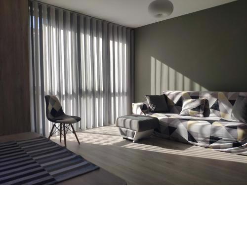 Central, brand new apart with parking