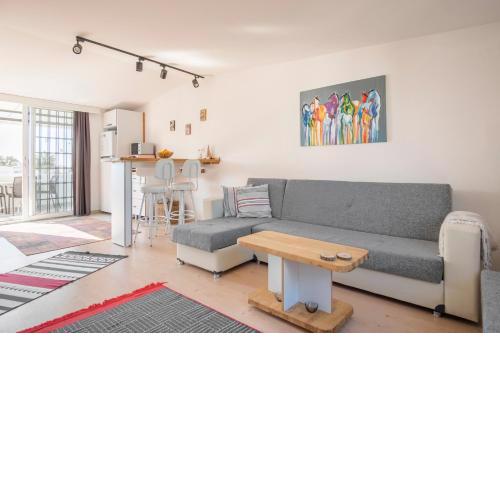 Central, Cozy, Comfy, 1BR House, Free Parking & Fast Wi-Fi, 4ppl