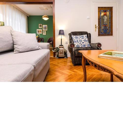 Central Family Apt Fuzzy Muzzy 2 bedrooms MU University
