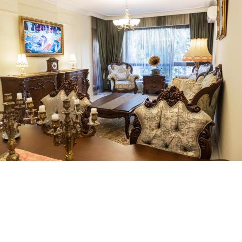 Central Luxury Antique Apartment
