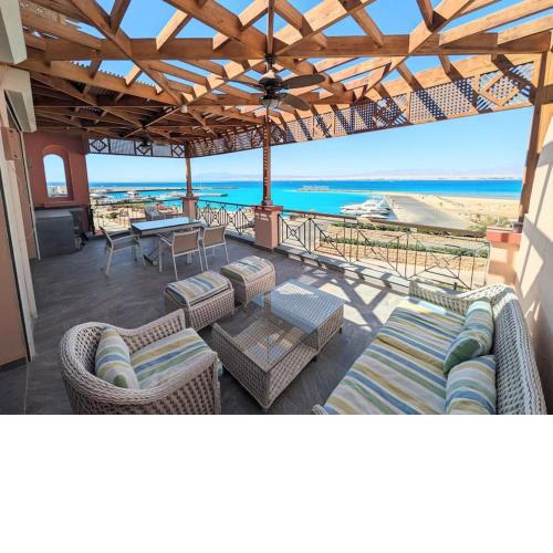 Central Luxury Marina 3BR Apt Free Beach Access