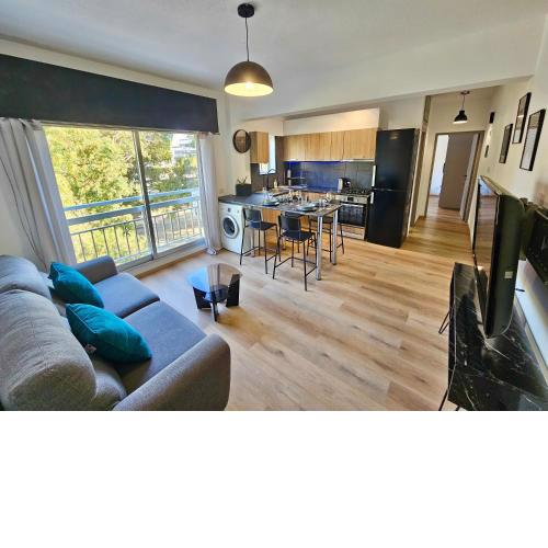 Central Riverside Escape Charming 1- Bedroom Flat