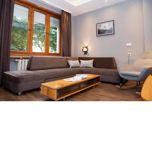 Central Sofia 3-bedroom apartment - Urban Art gallery - Free Parking!